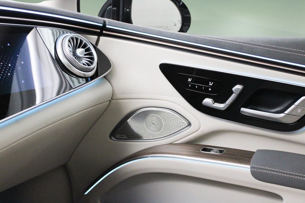Used 2023 Mercedes-Benz EQS 580 4MATIC Sedan image 38