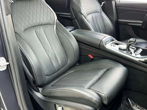 Used 2020 BMW X7 xDrive40i w/ M Sport Package AWD/4WD image 11