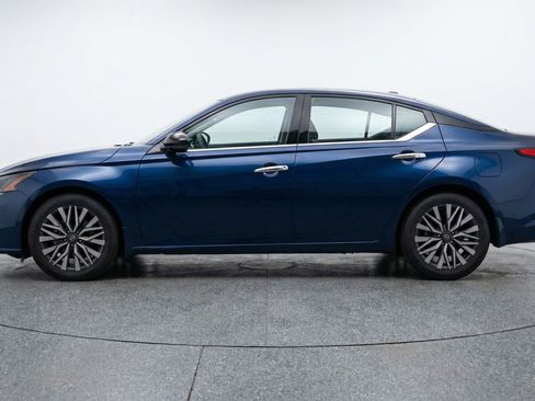 Used 2025 Nissan Altima 2.5 SV image 5