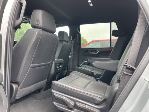 Used 2025 GMC Yukon Denali image 4