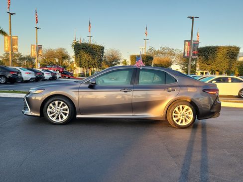 Used 2022 Toyota Camry LE image 7