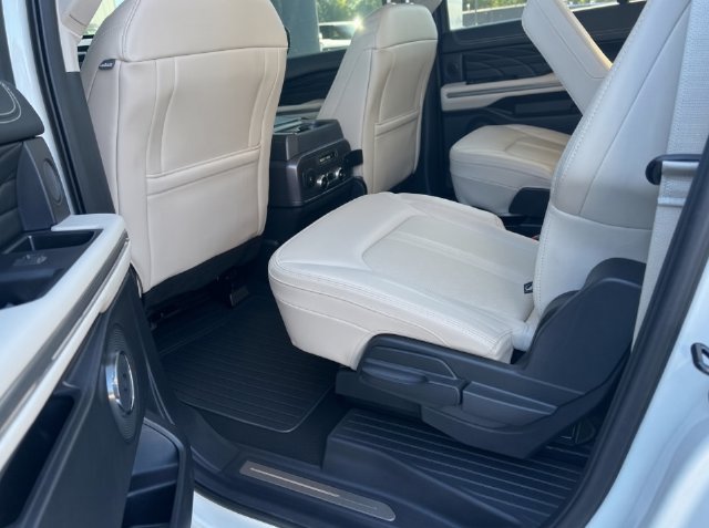 Used 2024 Ford Expedition Max Platinum AWD/4WD image 11