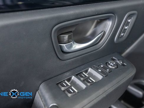 Used 2025 Honda Pilot Touring image 12