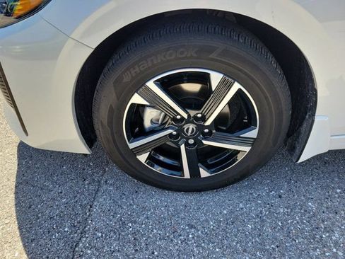 Used 2025 Nissan Sentra SV FWD image 11