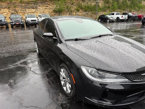 Used 2016 Chrysler 200 S w/ Comfort Group FWD image 3