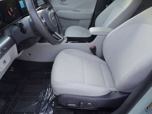 Used 2025 Hyundai Kona SEL FWD image 6