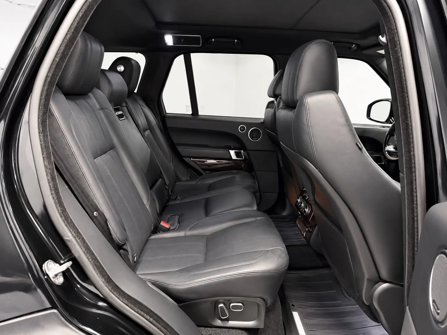 Used 2014 Land Rover Range Rover Supercharged AWD/4WD image 19