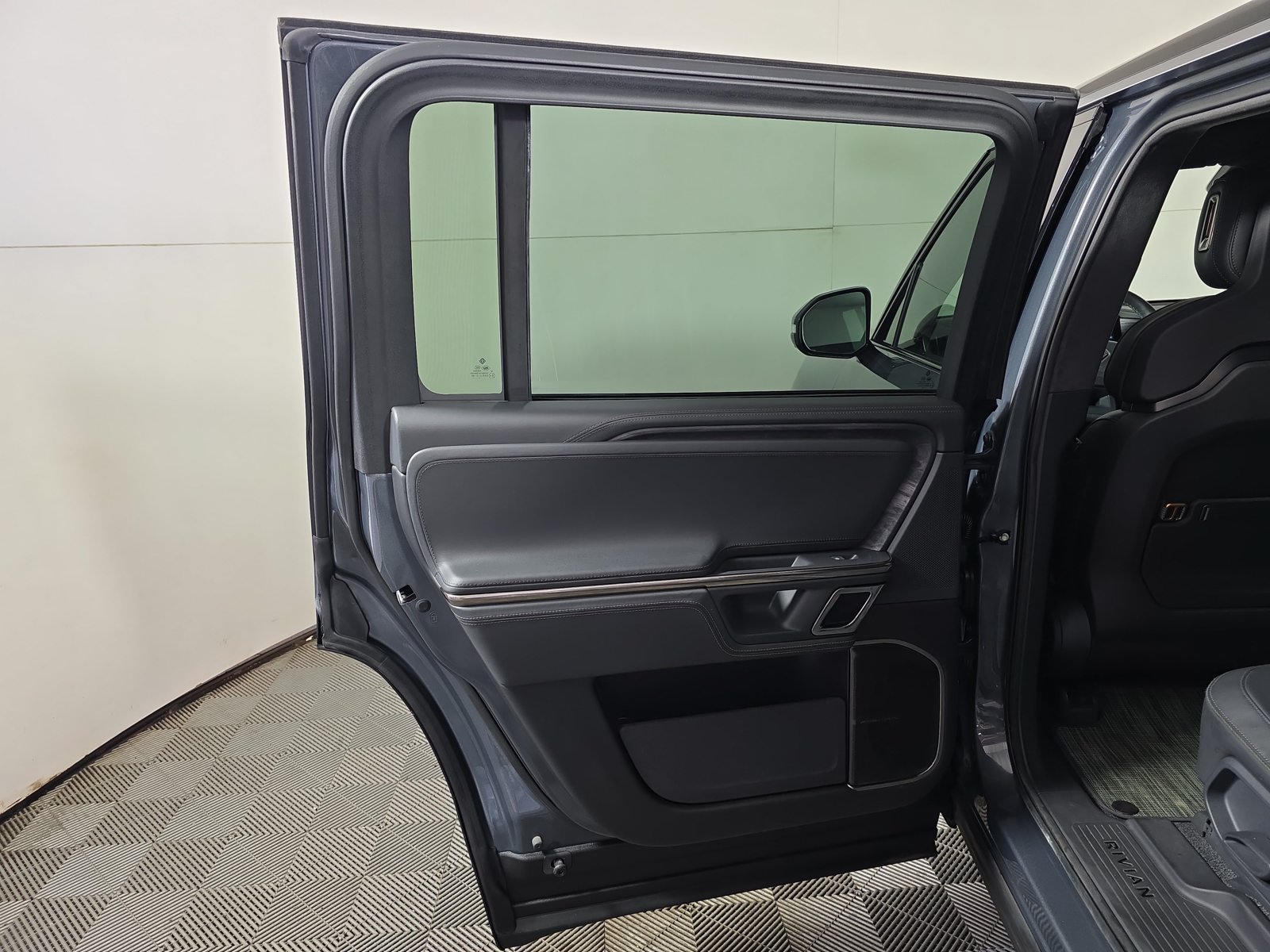 Used 2022 Rivian R1S Launch Edition Quad AWD/4WD image 17