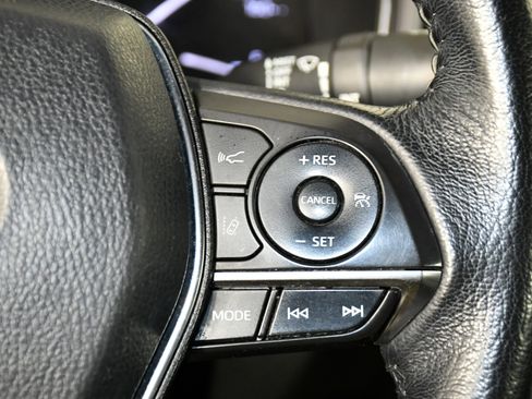 Used 2019 Toyota Avalon XLE w/ Moonroof Package image 21