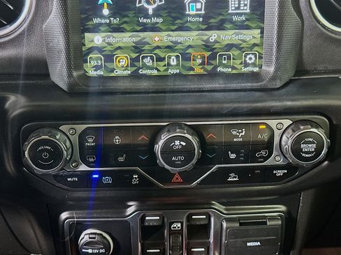 Used 2022 Jeep Wrangler Unlimited Sahara w/ Cold Weather Group AWD/4WD image 23