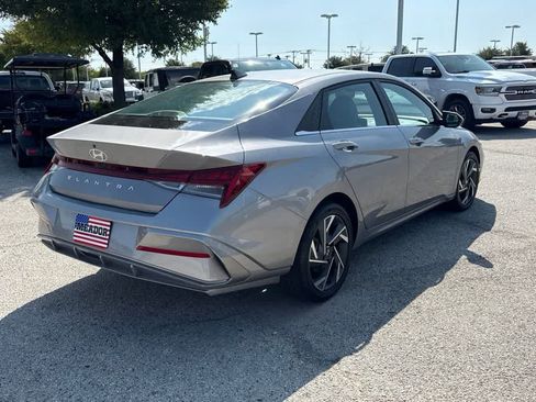 Used 2025 Hyundai Elantra SEL FWD image 5