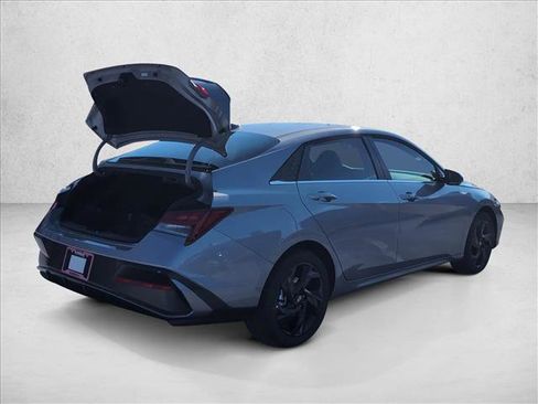 New 2026 Hyundai Elantra SEL Sport Premium image 2