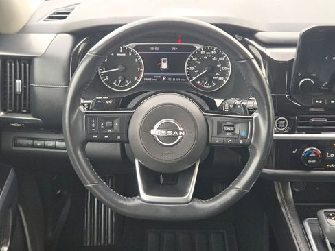 Certified 2023 Nissan Pathfinder SL w/ Black Appearance Package FWD image 19