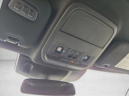 Used 2020 Ford Explorer Platinum w/ Premium Technology Package AWD/4WD image 22