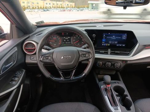 Used 2024 Chevrolet Trax RS w/ Sunroof Package image 19