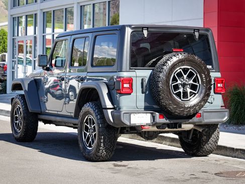 Used 2025 Jeep Wrangler Unlimited Rubicon AWD/4WD image 5