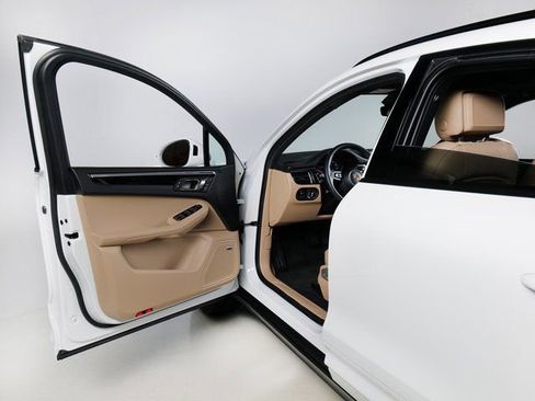 Certified 2026 Porsche Macan image 28