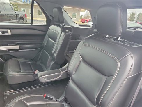 Used 2022 Ford Explorer XLT w/ Equipment Group 202A image 33
