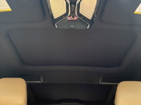 Used 2022 BMW 750i xDrive w/ Executive Package AWD/4WD image 25