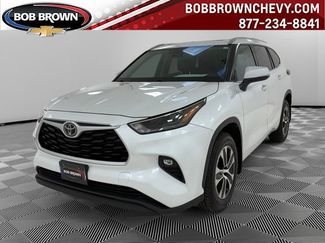 Used 2022 Toyota Highlander XLE AWD/4WD video 1
