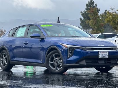 Certified 2025 Kia K4 LXS