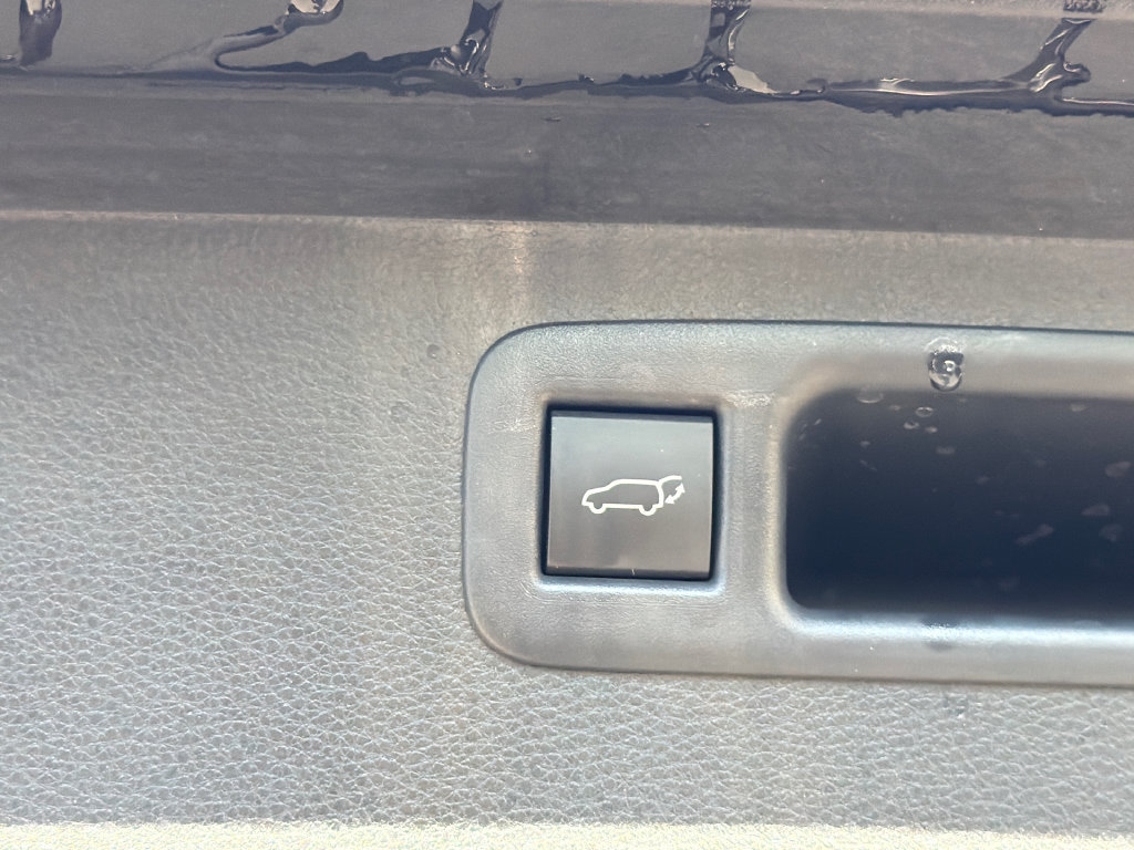 Used 2025 Toyota Highlander XLE AWD/4WD image 7