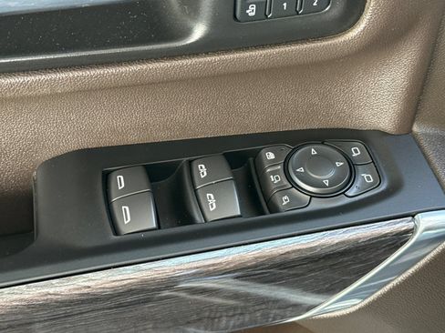 Used 2022 Chevrolet Silverado 2500 LTZ w/ LTZ Plus Package AWD/4WD image 18