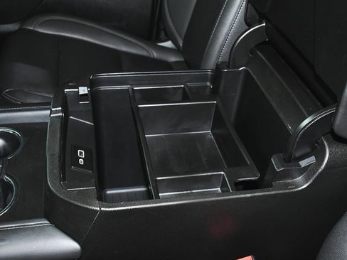 Used 2022 Chevrolet Tahoe LT w/ Luxury Package image 39