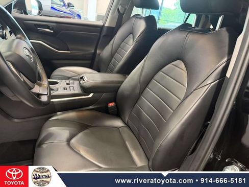 Certified 2024 Toyota Highlander XLE AWD/4WD image 13