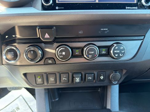 Used 2020 Toyota Tacoma TRD Sport w/ Technology Package AWD/4WD image 30