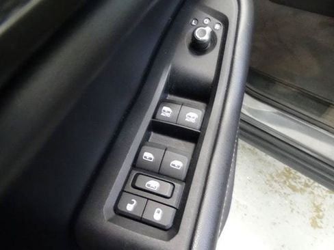 Used 2023 Jeep Grand Cherokee Altitude AWD/4WD image 10
