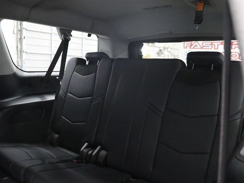 Used 2018 Cadillac Escalade ESV Luxury AWD/4WD image 16