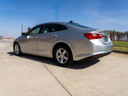 Used 2021 Chevrolet Malibu LS FWD image 4