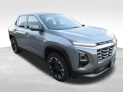 Used 2026 Chevrolet Equinox LT w/ Safety and Technology Package FWD image 7