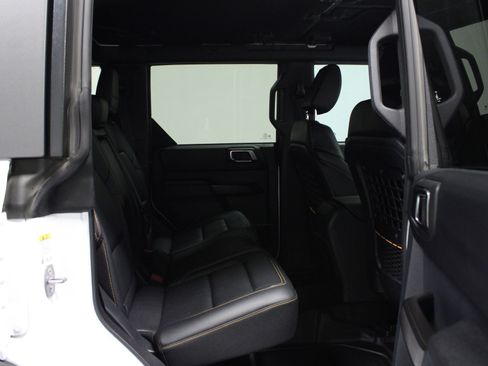 Used 2024 Ford Bronco Badlands image 15