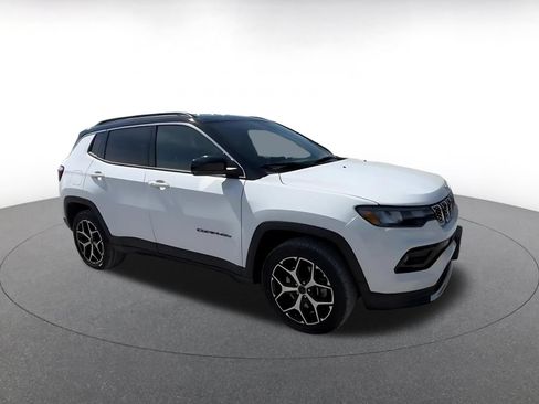 Used 2025 Jeep Compass Limited AWD/4WD image 2