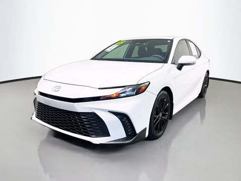 Used 2025 Toyota Camry SE FWD image 10