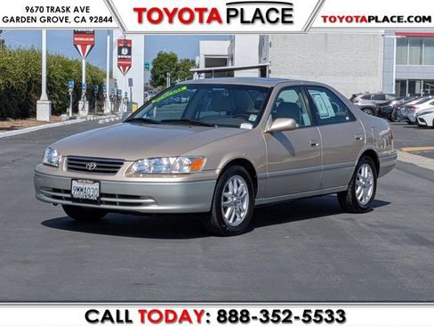 Used 2001 Toyota Camry LE FWD image 1