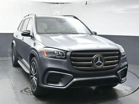 Used 2025 Mercedes-Benz GLS 450 4MATIC image 2