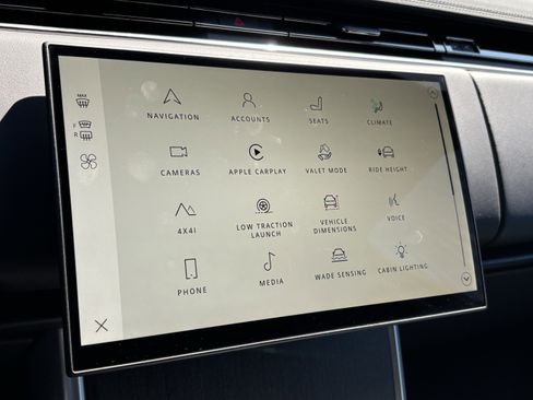 Used 2025 Land Rover Range Rover SE image 29