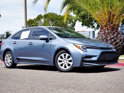 Used 2024 Toyota Corolla SE FWD image 2