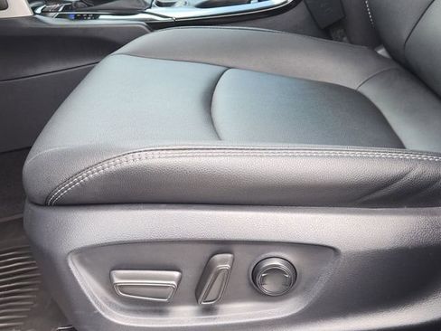 Certified 2025 Toyota Corolla Cross XLE FWD image 22