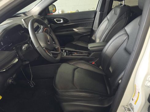 Used 2025 Jeep Compass Limited w/ High Altitude Package image 7