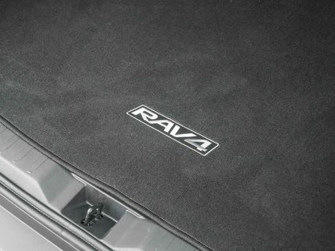 Certified 2025 Toyota RAV4 XLE FWD image 28