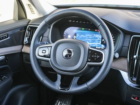 Used 2026 Volvo XC90 B5 Plus w/ Protection Package AWD/4WD image 17