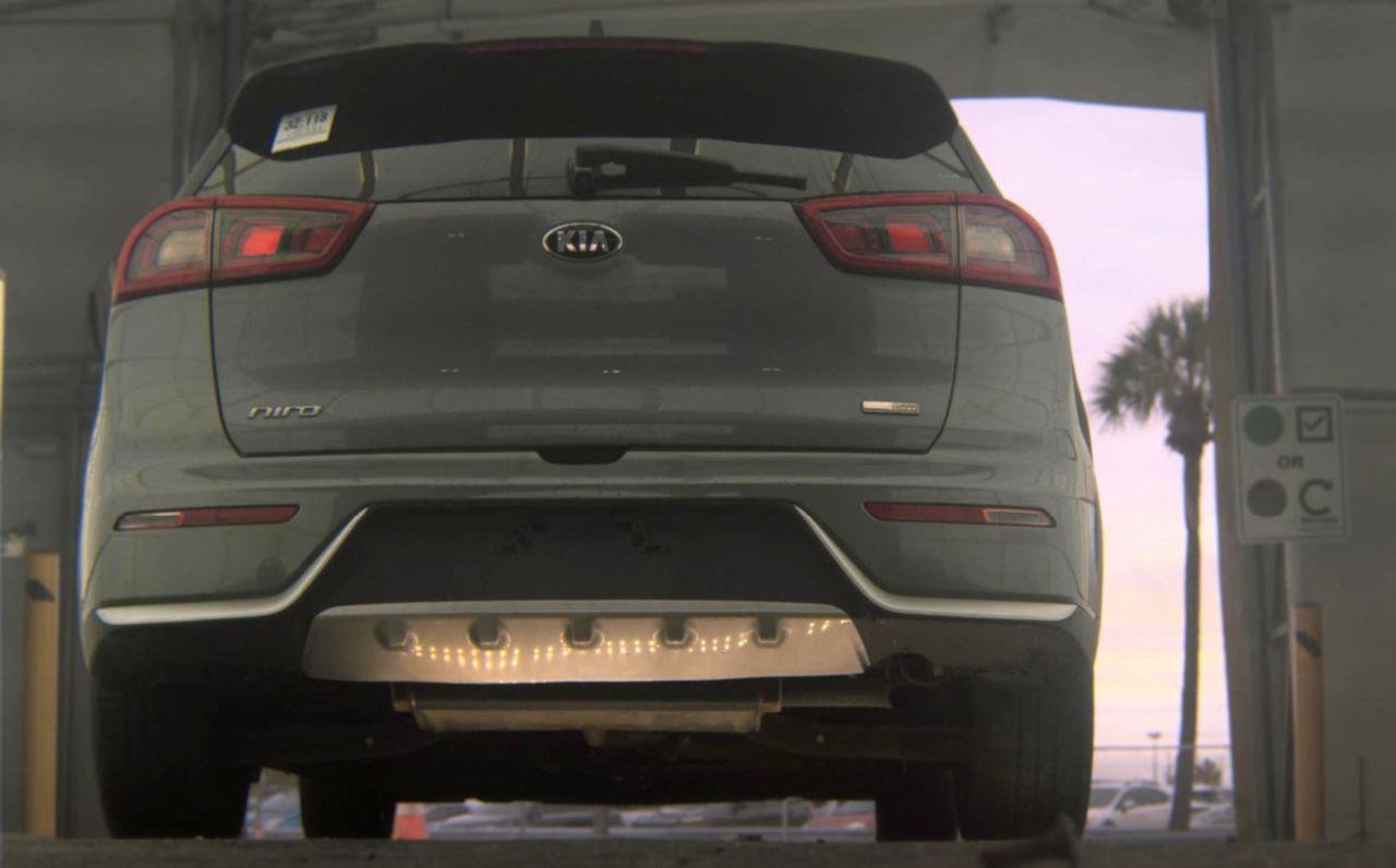 Used 2017 Kia Niro LX FWD image 7
