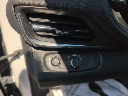 Used 2024 Buick Envista Preferred w/ Convenience I Package FWD image 19