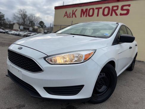 Used 2017 Ford Focus S image 1