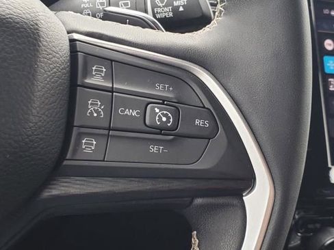 Used 2024 Jeep Grand Cherokee L Laredo image 16