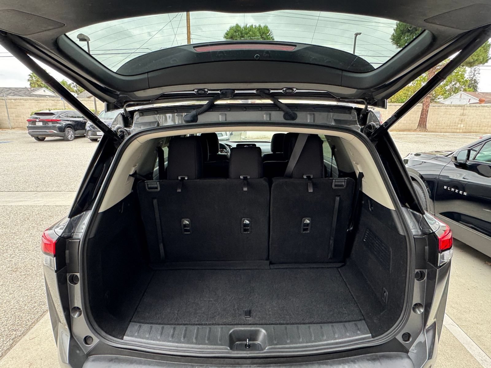 Used 2025 Nissan Pathfinder SV AWD/4WD image 33
